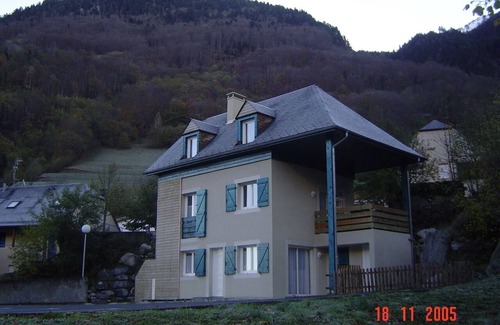 Cauterets Chalet De Esquí | Cauterets Chalet sleeps 4, 2 bedrooms close to center and ski lifts