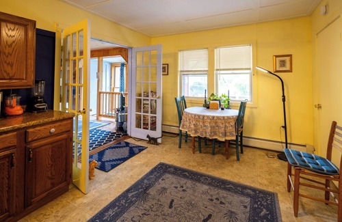 Shelburne Falls Cabaña | Cavalier Cottage B&B