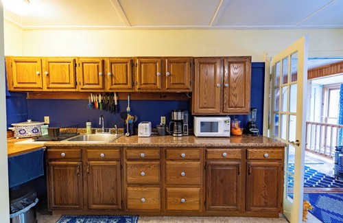 Shelburne Falls Cabaña | Cavalier Cottage B&B