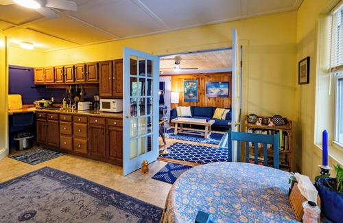 Shelburne Falls Cabaña | Cavalier Cottage B&B
