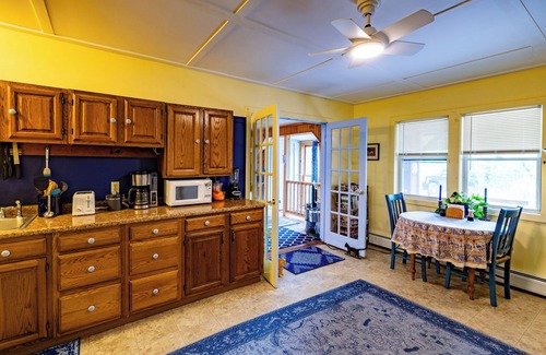Shelburne Falls Cabaña | Cavalier Cottage B&B