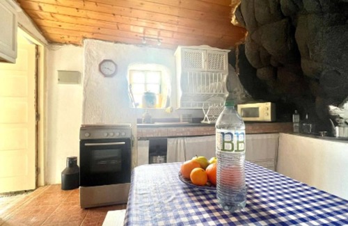 Valverde Chalet De Esquí | Casa Cueva con Vista al Mar y BBQ hasta 5 pax