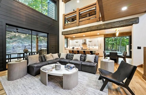 Broken Bow Cabina | Cave Room, Waterfall, Pickleball, Poker Table, Pool Table