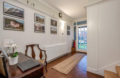 Belfast Casa | Cavehill View - Elegant 4-bedroom detached house in great location with free parking