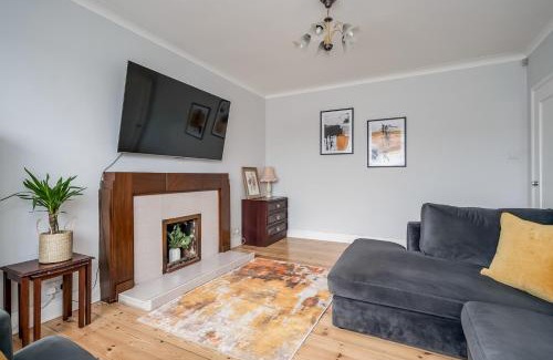 Belfast Casa | Cavehill View - Elegant 4-bedroom detached house in great location with free parking