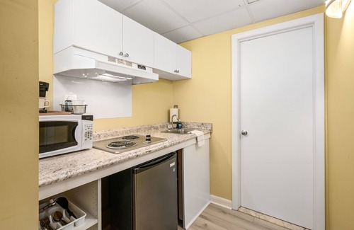 North Ocean City Hotel | Cayman Suites Hotel