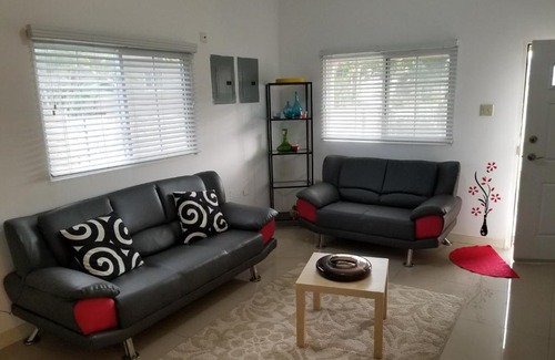 Kingston Apartamento | Caymanas estate 24/7 security
