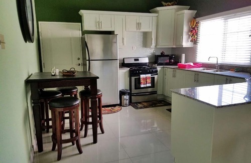 Kingston Casa | Caymanas Estates Villa Bnb!