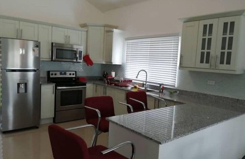 Kingston Casa | Caymanas Sea Breeze