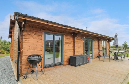 Driffield Cabaña | CAYTHORPE LODGE, pet friendly, country holiday cottage in Nafferton
