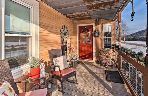 Cazenovia Casa | Cazenovia Vacation Rental w/ Yard & Grill