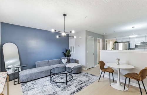 Westover Apartamento | CB 3516-202 Modern Fayetteville Charm