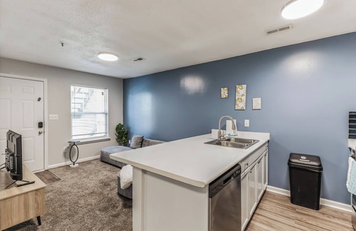 Westover Apartamento | CB 965-201 Modern Fayetteville Charm