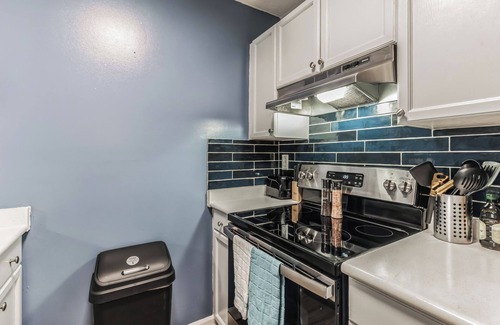 Westover Apartamento | CB 965-201 Modern Fayetteville Charm
