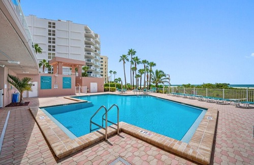 Sand Key Condominio | CBC 2-17F –Beachfront Bliss with Gulf Views!