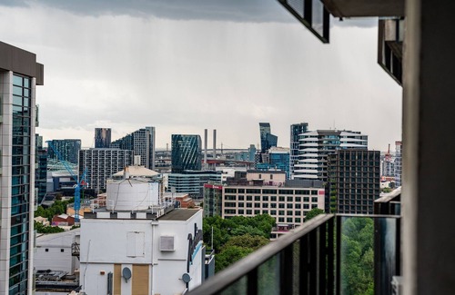 West Melbourne Apartamento | CBD 2-Bedroom with Balcony Near Attractions