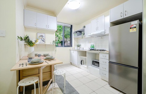 Ultimo Apartamento | CBD 3br apt for 8 guests near Train & Shopping