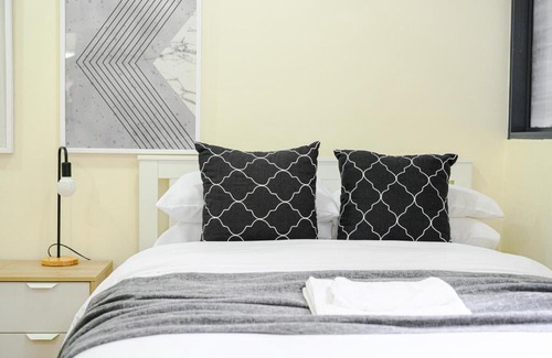 Ultimo Apartamento | CBD 3br apt for 8 guests near Train & Shopping