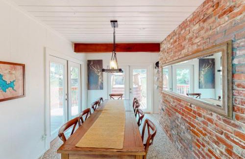 West Village Casa | CC Cabin - Full Game Room & Wrap Around Deck