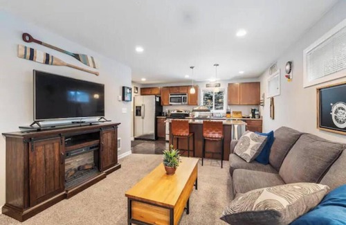Coeur d'Alene Cabaña | CDA Cottage - Downtown/Sanders Beach - Hot Tub - Fire Pit