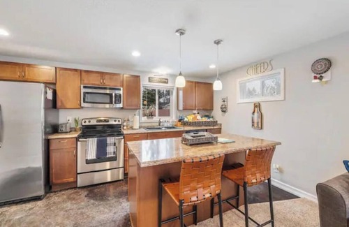 Coeur d'Alene Cabaña | CDA Cottage - Downtown/Sanders Beach - Hot Tub - Fire Pit