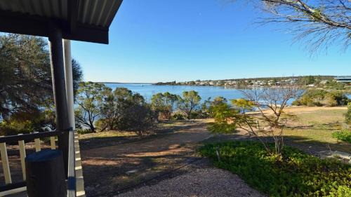 Lake Wangary Casa | CDC-625 Beach House incl.rear 2BR studio