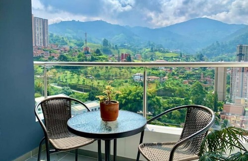Sabaneta Apartamento | CE2706. Lujoso departamento, piscina y estacionamiento, central, hermosa vista