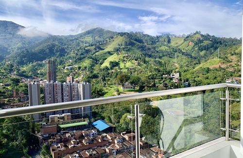 Sabaneta Apartamento | CE2706. Lujoso departamento, piscina y estacionamiento, central, hermosa vista