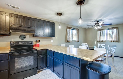 Cecil Casa | Cecil Vacation Rental: Walk to Shawano Lake!