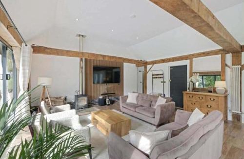Bromsgrove Casa | Cedar Barn Getaway 3 Bed Sleeps 6 Parking