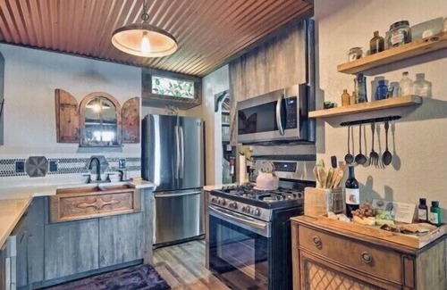 Fayetteville Casa | Cedar Bluff Hobbit House - Lake View, 3 private gated acres