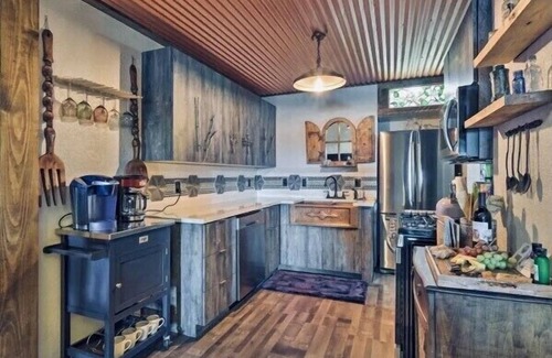 Fayetteville Casa | Cedar Bluff Hobbit House - Lake View, 3 private gated acres