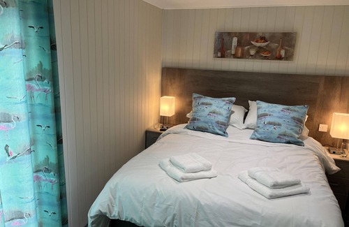 Storwood Cabina | Cedar Boutique Lodge-dog, Fishing and Spa Access