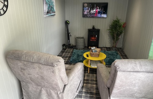 Storwood Cabina | Cedar Boutique Lodge-dog, Fishing and Spa Access