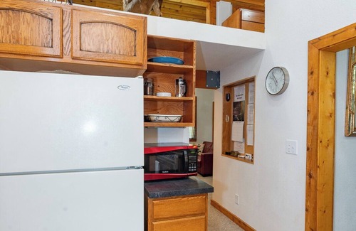 Blanchard Cabina | Cedar Cabin near Silverwood - Private and Forested