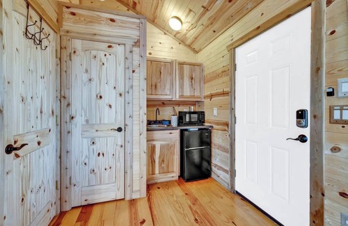 Fredericksburg Cabina | Rocky Ridge Cedar Cabin W/Hot Tub & Amazing Views