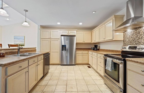 Guntersville Casa | Cedar Cottage at Lake Guntersville Located a block from boat launch and park