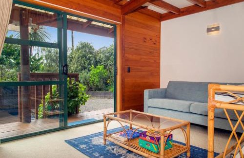 Tairua Casa | Cedar Cottage - Tairua Holiday Home