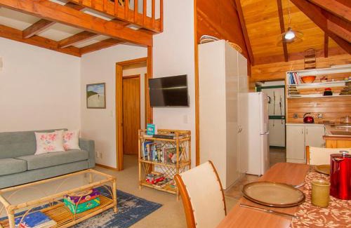 Tairua Casa | Cedar Cottage - Tairua Holiday Home