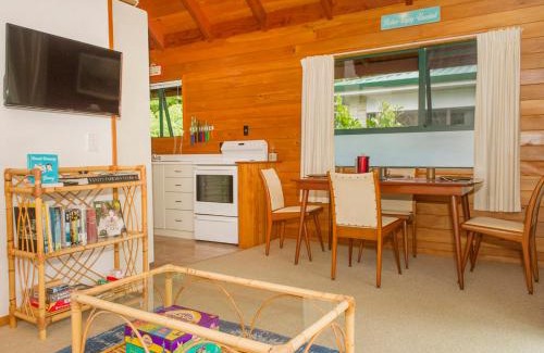 Tairua Casa | Cedar Cottage - Tairua Holiday Home