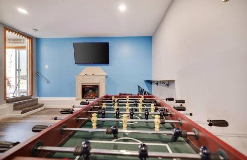 Albrightsville Casa | Cedar Cove Retreat Pool BBQ Game Room