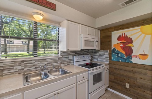 Tool Casa | Cedar Creek Lake Waterfront Rental & Retreat — with Kayak, Fishing, & Fire Pit!