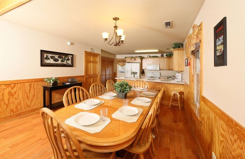 Pigeon Forge Casa | Cedar Falls 8 - Three Bedroom Chalet