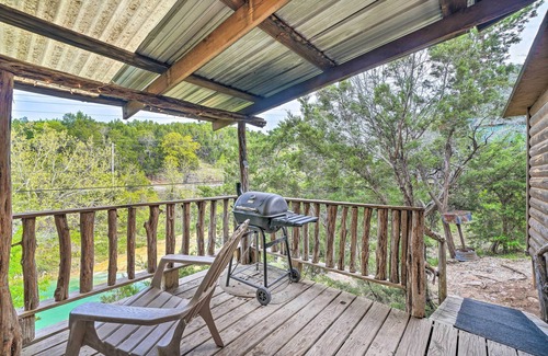 Davis Cabaña | 'cedar Falls Cabin 4': Nestled by Honey Creek