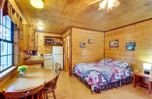 Davis Apartamento | Cedar Falls Cabins #6 Hillside with Views!