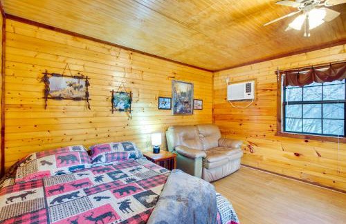 Davis Apartamento | Cedar Falls Cabins #6 Hillside with Views!