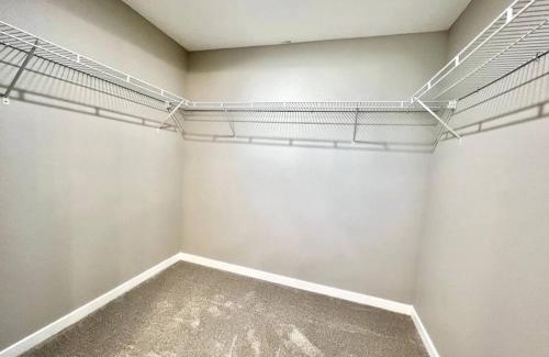 Cedar Falls Apartamento | Cedar Falls Townhome - New Construction - 3 KINGS!