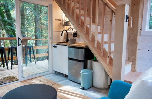 Regional District of Nanaimo Cabina | Cedar Forest Hideaway with Outdoor Shower & Hot Tub
