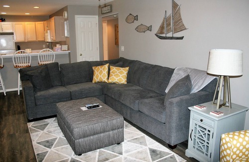 Camdenton Condominio | Hermoso condominio, recientemente remodelado, sin pasos