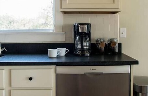 Fredericksburg Casa | Cedar Haus: Modern Guesthouse in Fredericksburg